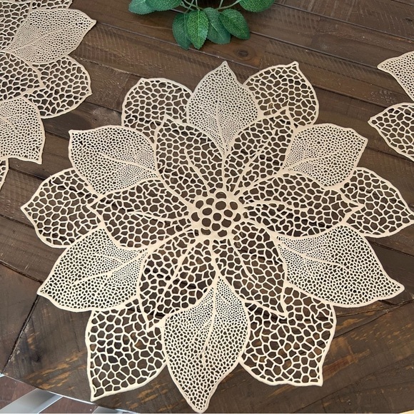 Floral Cut-Out Metallic Gold Vinyl 18" Placemat/Charger Set of 4 - Picture 5 of 6